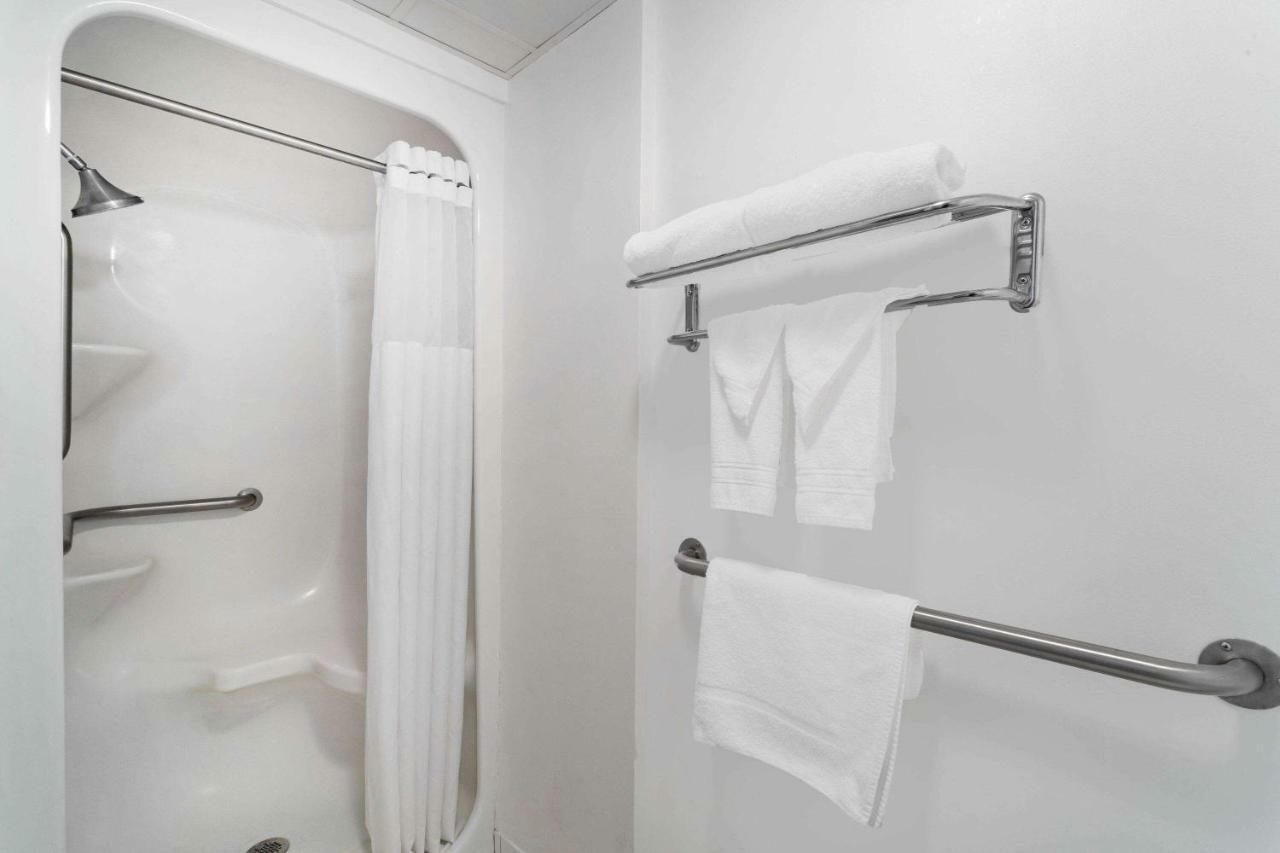 Howard Johnson By Wyndham Waukegan Great Lakes Luaran gambar
